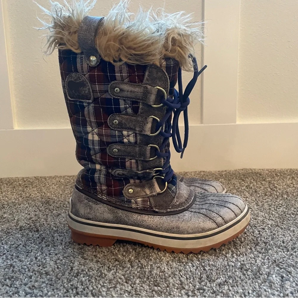 Women’s Sorel Tofino waterproof winter boots distresed quilted blue brown plaid
